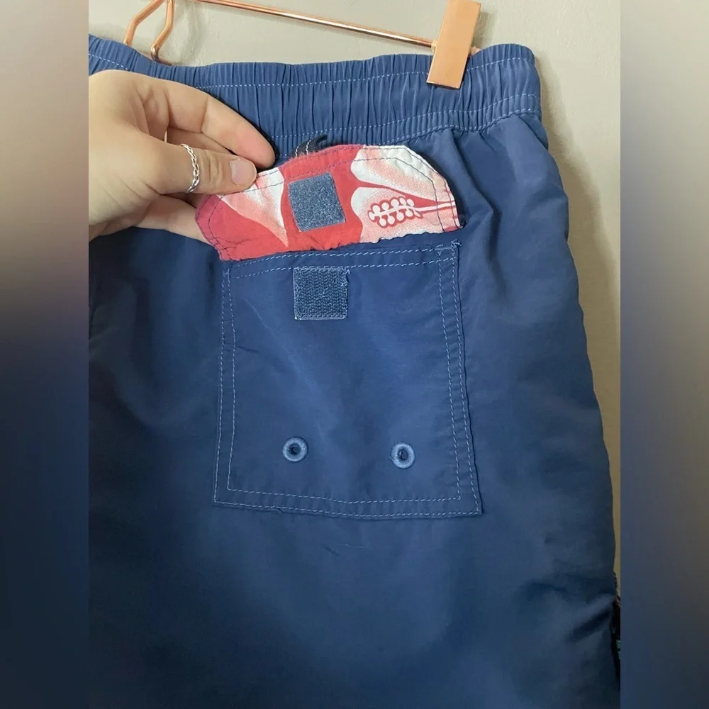 Tommy Bahama Men’s Blue Swim Shorts Size M - Picture 7 of 7